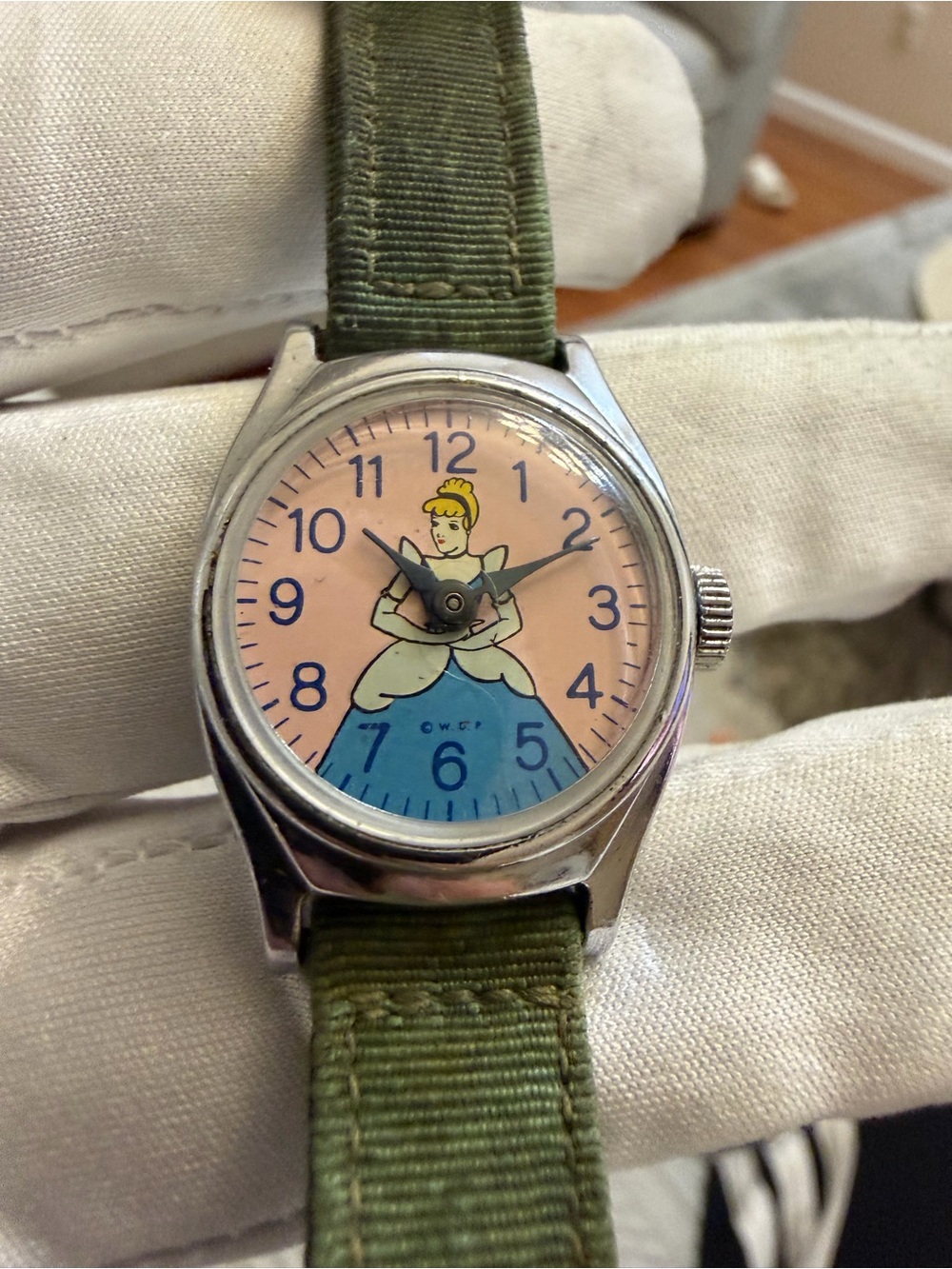 Vintage 1950s Disney Cinderella Watch US TIME Mechanical L2 L95 Pink Dial 24mm